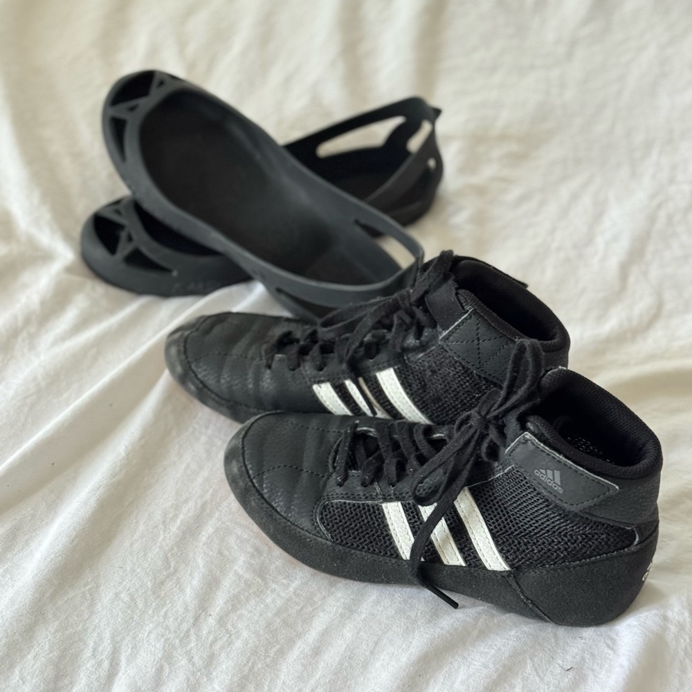 🤼‍♂️ Adidas Kids HVC 2 Wrestling Shoes and Shoe Protectors